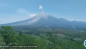 Gunung Semeru Erupsi Beruntun, Kolom Abu Capai 1.000 Meter