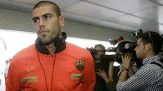 Barcelona's Victor Valdes from Spain is pictured before the team's departure to Rome from Barcelona on May 26, 2009. Barcelona will play in the final of the UEFA Champions league against Manchester United. AFP PHOTO/JOSEP LAGO