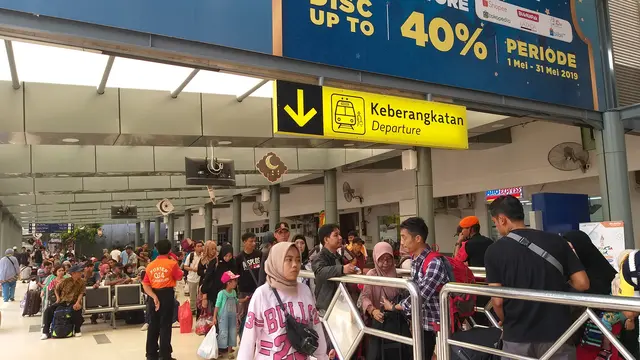 Pemudik Pilih Ke Kampung Halaman Usai Lebaran