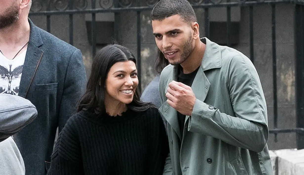Kourtney Kardashian sendiri dikabarkan akan mengatakan "ya" jika Younes melamarnya. (Life & Style)