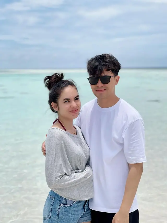 7 Potret Liburan Steffi Zamora dan Fero Walandouw di Manado, Mesra Banget
