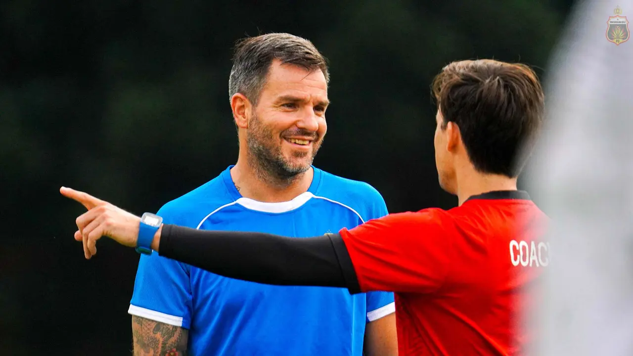 Bhayangkara FC, Simon McMenemy