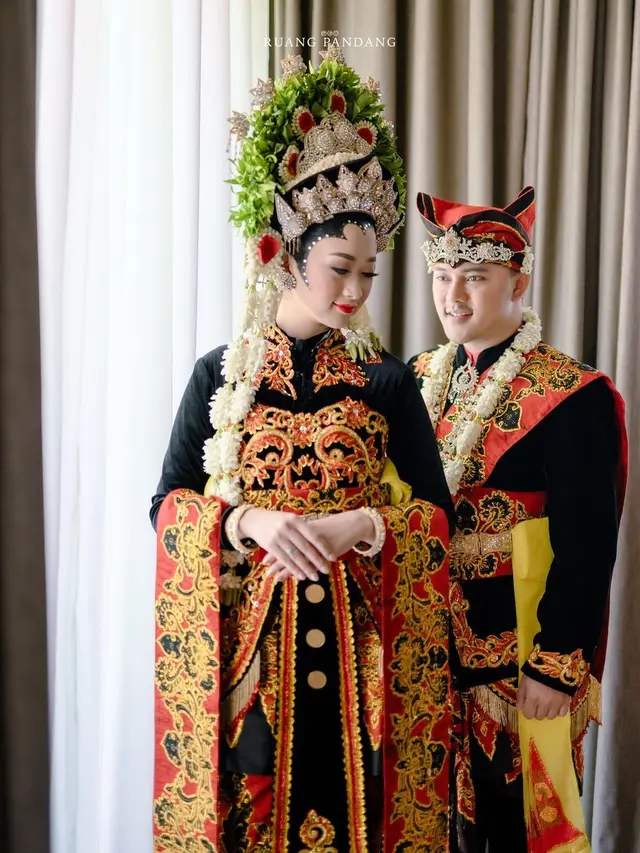 5 Potret Danang DA dan Nura Pakai Baju Adat Suku Osing, Menawan