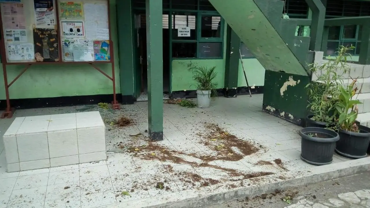 Kondisi sekolah SMK Yapis di Bogor yang diserang pelajar dari sekolah lain. (Liputan6.com/Achmad Sudarno)