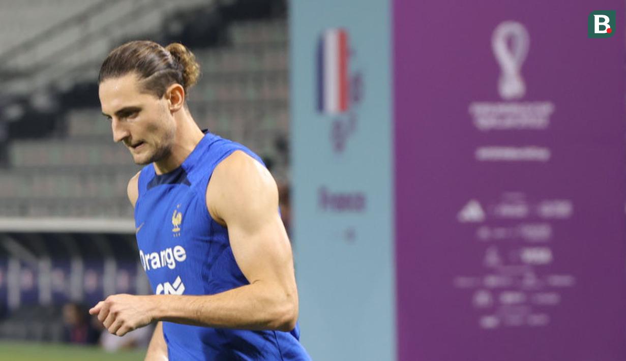 Latihan dimulai pukul 18.00 waktu setempat. Pelatih Didies Deschamps menggelar latihan terbuka yang bisa diliput media. (Bola.com/Ade Yusuf Satria)