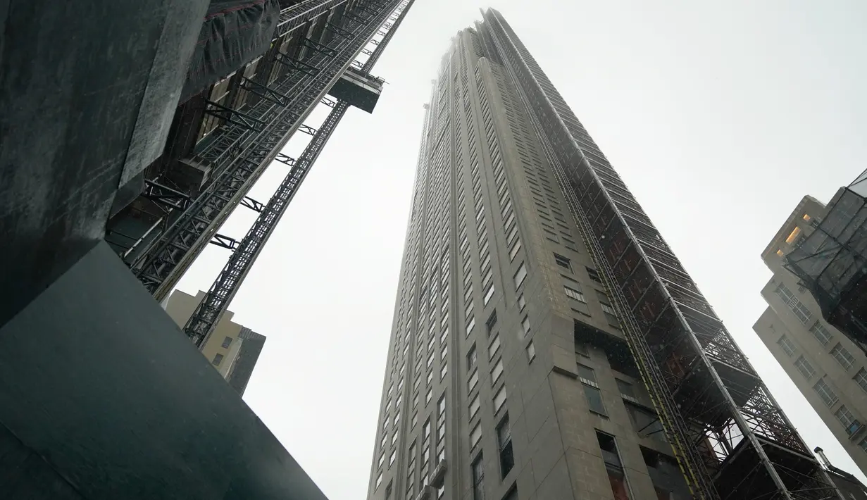Sebuah apartemen di  220 Central Park South, New York pada 24 Januari 2019. Apartemen yang menempati beberapa lantai di bagian atas sebuah menara itu menjadi hunian yang dijual dengan harga termahal di Amerika Serikat. (TIMOTHY A. CLARY/AFP)