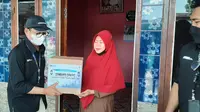 PT Angkasa Pura II memberi ratusan paket sembako bagi warga di sekitar Bandara Internasional Soekarno Hatta yang tidak mudik (dok: AP II)