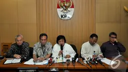 Menteri Lingkungan Hidup dan Kehutanan Siti Nurbaya (tengah) menjalin kerja sama dengan KPK untuk mencegah korupsi di sektor Kehutanan, Jakarta, Jumat (7/11/2014) (Liputan6.com/Miftahul Hayat)