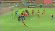 Gol tendangan bebas dari sudut sempit ala David Beckham diciptakan oleh Andik Vermansah bintang sepak bola Indonesia yang bermain di klub FA Selangor Malaysia saat melawan PDRM.
