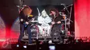 Grup band Death Metal asal Amerika, Megadeth beraksi pada acara Hammersonic 2017 di Echo Park, Ancol, Jakarta, Minggu (7/5). Sejumlah lagu-lagu lawas berhasil mengajak penonton untuk ikut bernyanyi bersama Megadeth.  (Liputan6.com/Gempur M Surya)
