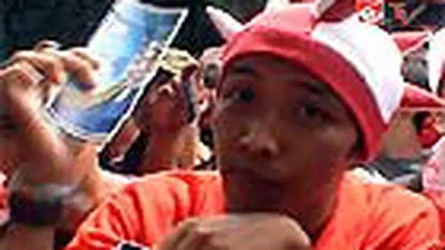 Tak Kebagian Tiket, Nobar pun Jadi
