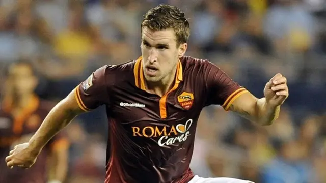 Lagi, Gelandang Roma Alami Cedera Lutut