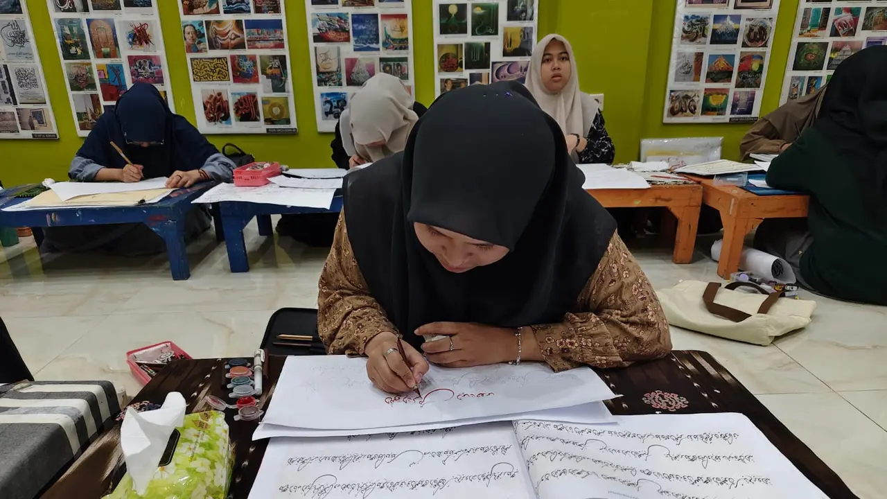 Santri Pesantren Kaligrafi Alquran Lemka Sukabumi. (Liputan6.com/Fira Syahrin)