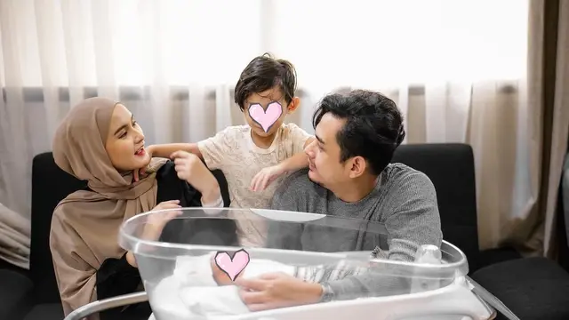 Dikaruniai Anak Kedua, Ini 6 Potret Keluarga Nadya Fricella dan Miqdad Addausy