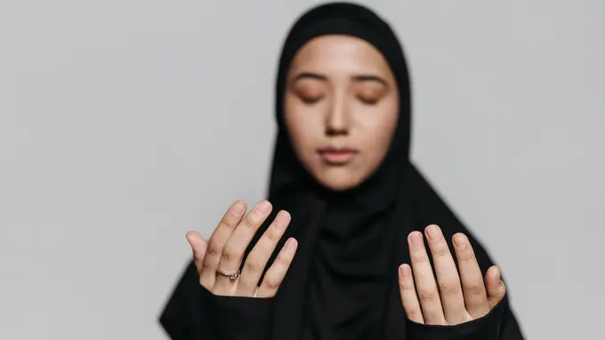 Ilustrasi Islami, muslimah, berdoa