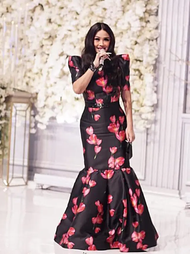 6 Outfit Kondangan Ala Titi DJ, Inspirasi Glamor dan Elegan di Usia 59 Tahun