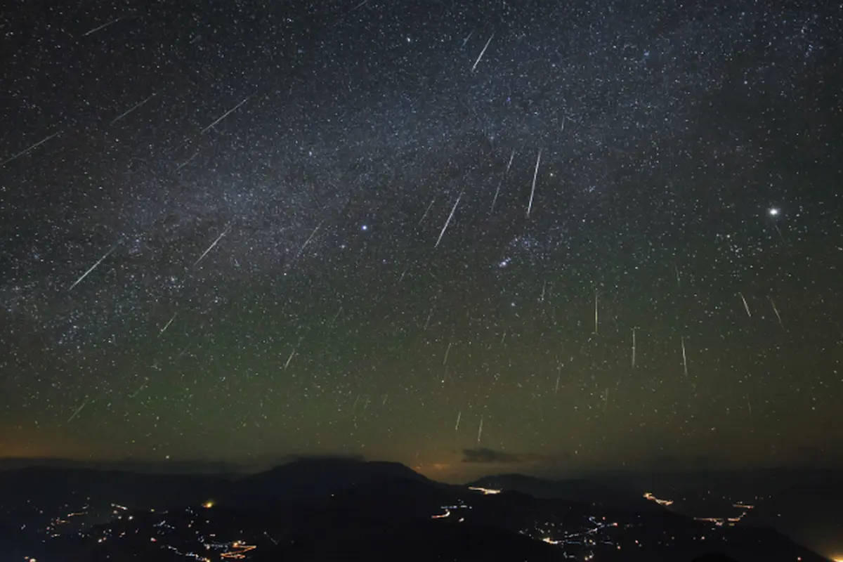 Hujan meteor alami di atas Dashanbao Wetlands pada 13 Desember 2013