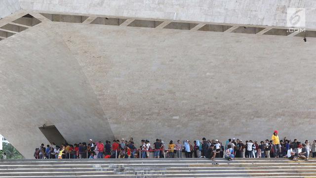 Menunggu Waktu Berbuka Puasa Sambil Berwisata di Monas