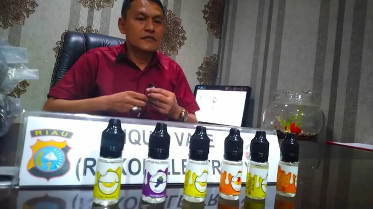 Liquid vape atau cairan rokok elektrik yang mengandung narkoba sitaan Polda Riau dari sindikat Malaysia.