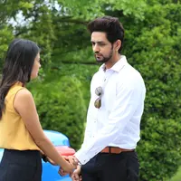 Adegan melamar Shakti Arora - Rini Yulianti (Adrian Putra/bintang.com)