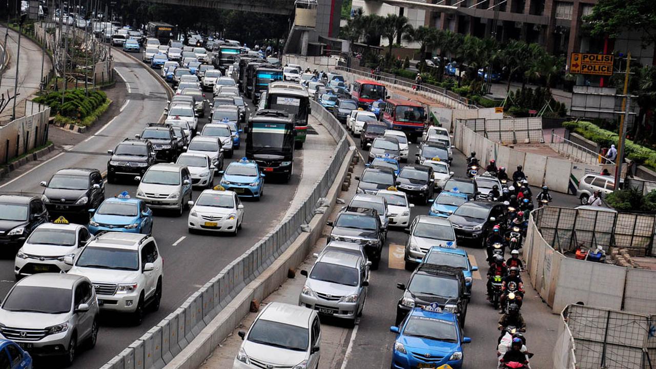 Akibat Proyek MRT, Jalan Sudirman Makin Macet