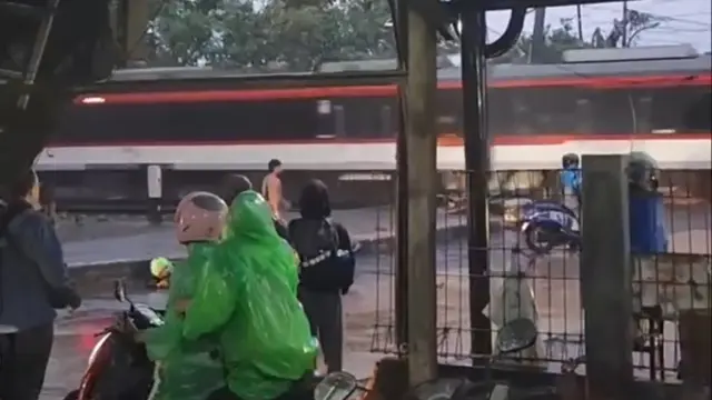 Kecelakaan Kereta Bandara Tertemper kendaraan truk di perlintasan sebidang JPL 21 lintas Rawa Buaya–Batuceper pada Jumat (20/2/2026).