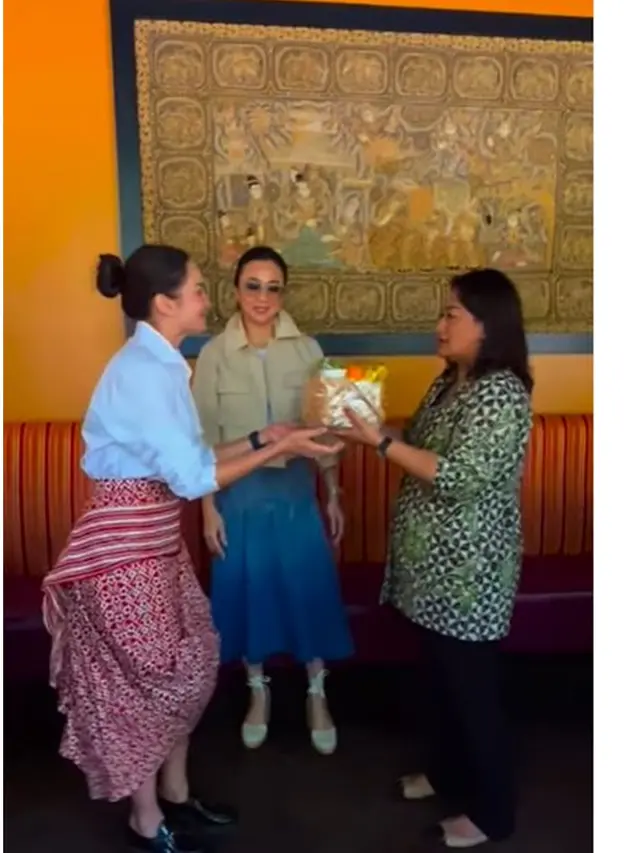 6 Potret Enzy Storia Sebagai Istri Diplomat, Gabung Dharma Wanita KBRI Washington