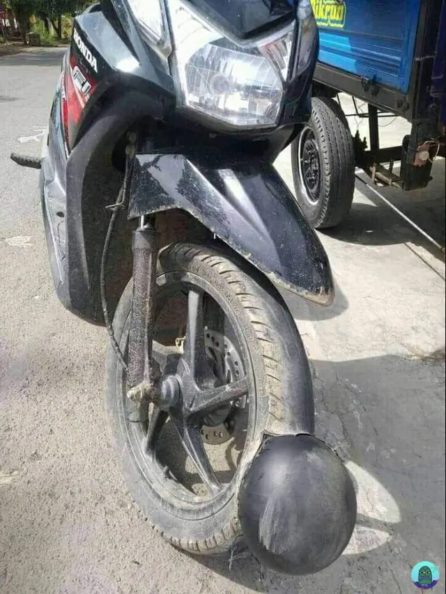 6 Bentuk Ban Kendaraan Bocor Ini Kocak, Bikin Pengendara Elus Dada