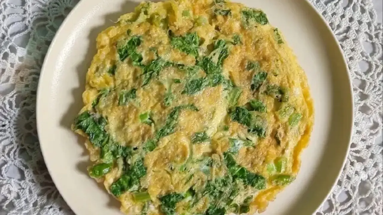 Resep dadar telur sawi hijau. (dok. Cookpad @Wati_9456228)