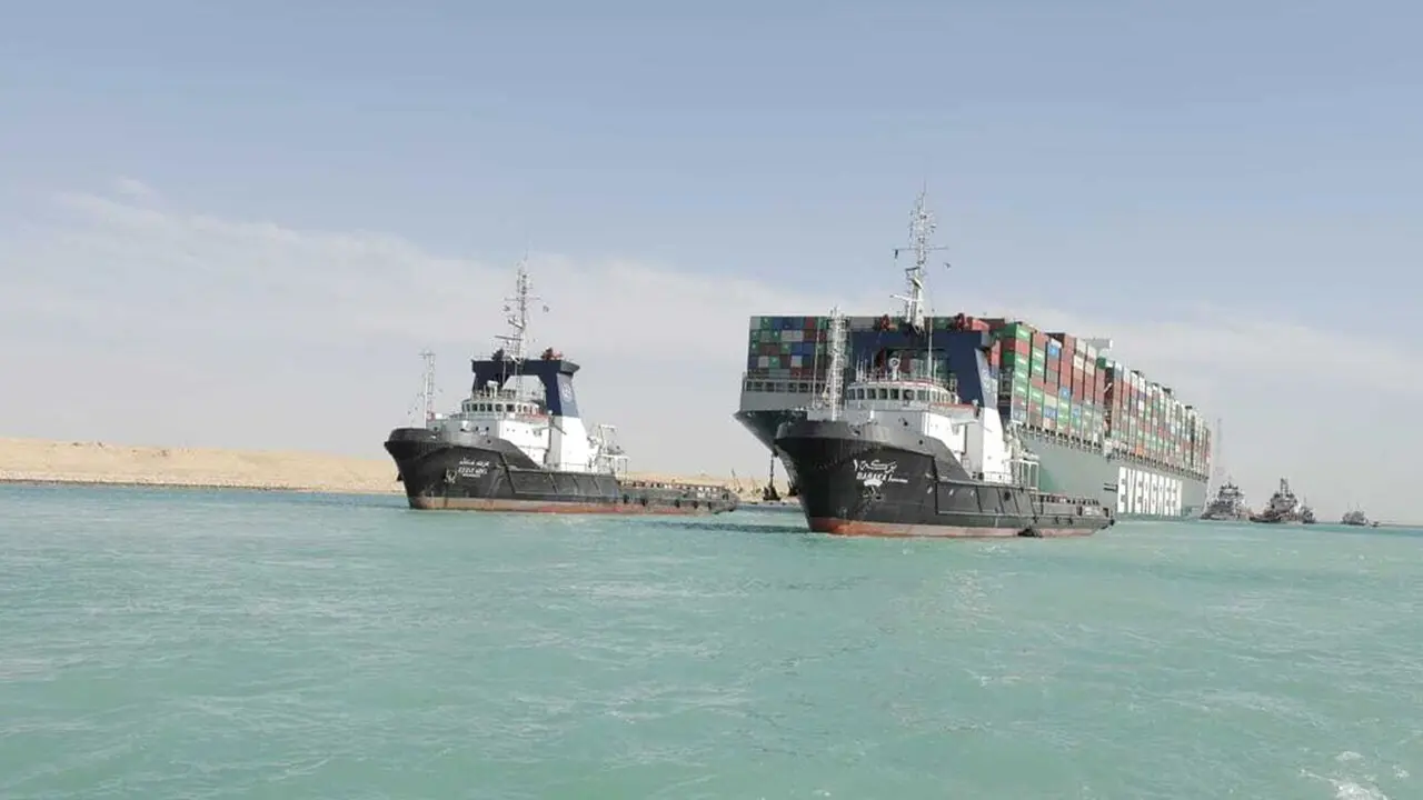 FOTO: Kapal Kargo Ever Given Berhasil Dievakuasi dari Terusan Suez