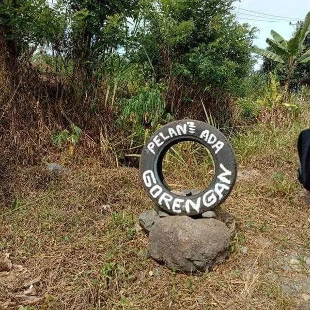 Imbauan lalu lintas nyeleneh (Istimewa)