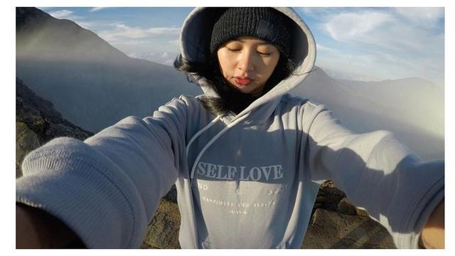 7 Potret Adinda Azani Pemeran Suster El saat Tanpa Makeup, Tetap Menawan