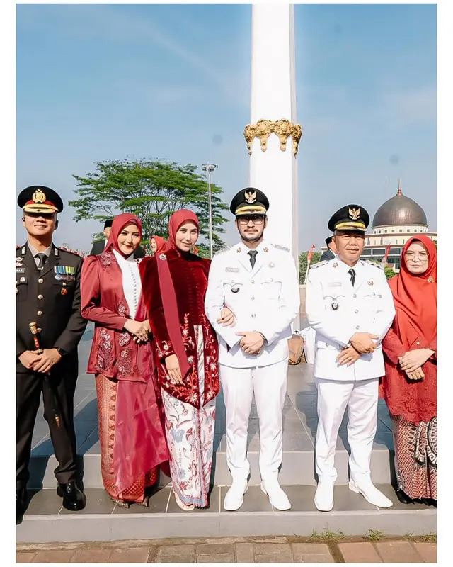 7 Potret Syahnaz Sadiqah perdana sebagai istri bupati di upacara HUT ke-80 RI, anggun berkebaya merah