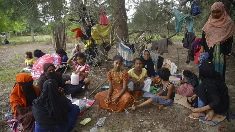 FOTO: 81 Pengungsi Rohingya Terdampar di Pulau Idaman Aceh