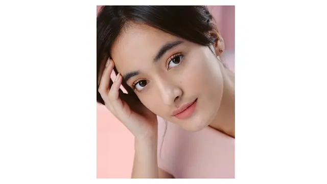 Potret 6 Seleb Wanita dengan Polesan Makeup Natural, Makin Memesona