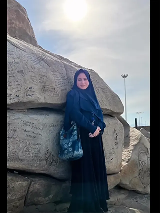 Potret Tisaa Biani saat umrah, cantik dan didoakan istiqomah berhijab