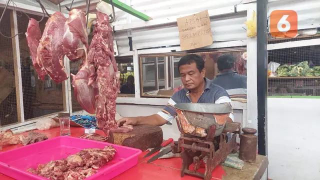 Stok Daging sapi dan ayam di Banyuwangi mencukupi selama bulan Ramadhan (Hermawan Arifianto/Liputan6.com)