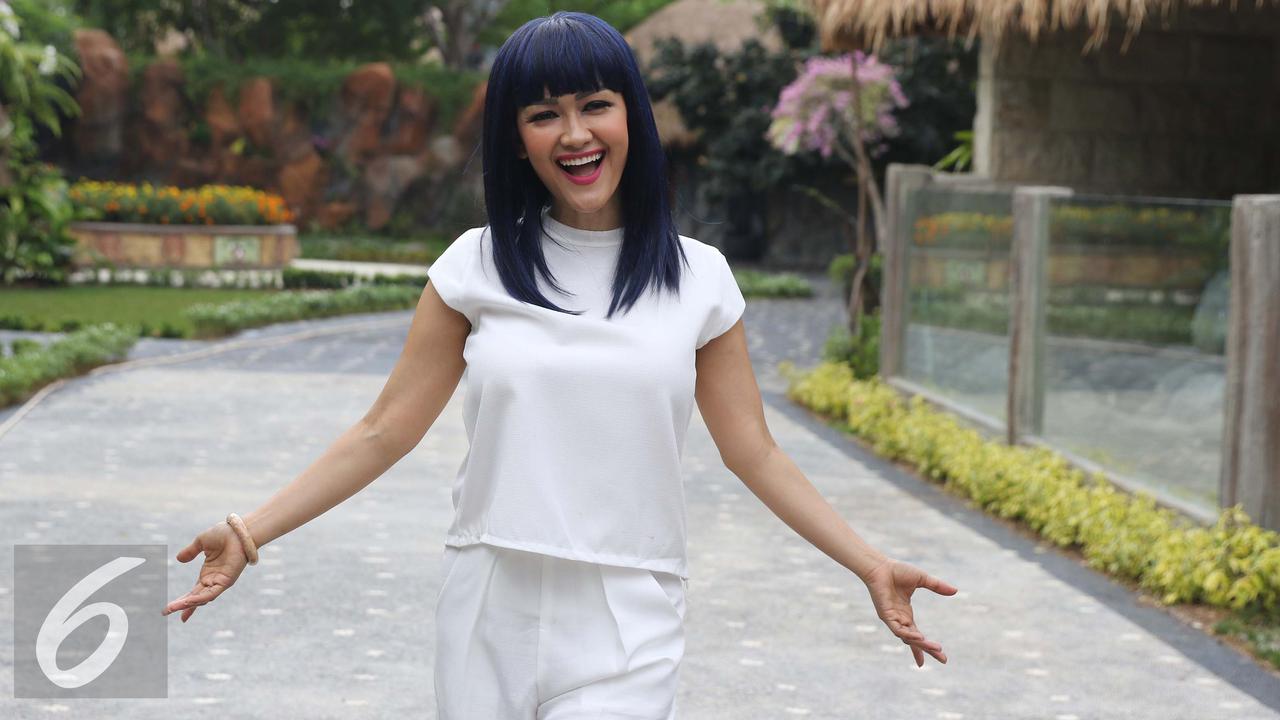 20160715- Julia Perez-Jakarta- Herman Zakharia		