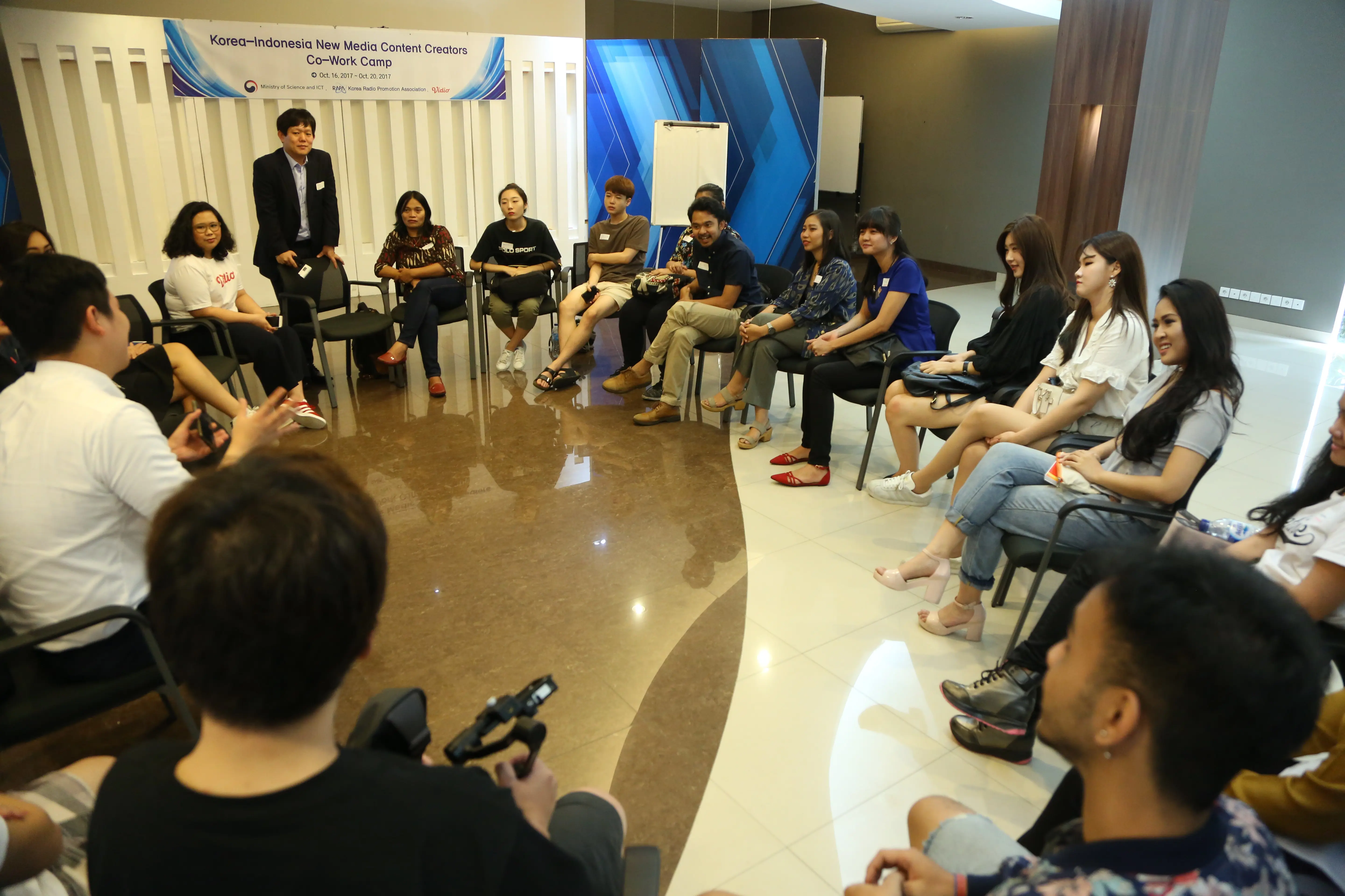 RAPA-Vidio Content Creator Collaboration, Senin (16/10) di Aula Gedung KMK Online. (Fotografer: Daniel Kampua/Bintang.com)