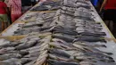 Sejumlah ikan yang dikumpulkan anggota dari Lebanon's Batroun Traders Association berhasil memecahkan rekor makanan laut terbanyak di daerah kota pantai Batroun, Minggu (4/9). Menurut panitia, total ikan yang dikumpul 2 ton 614 kg. (AFP PHOTO/Anwar AMRO)