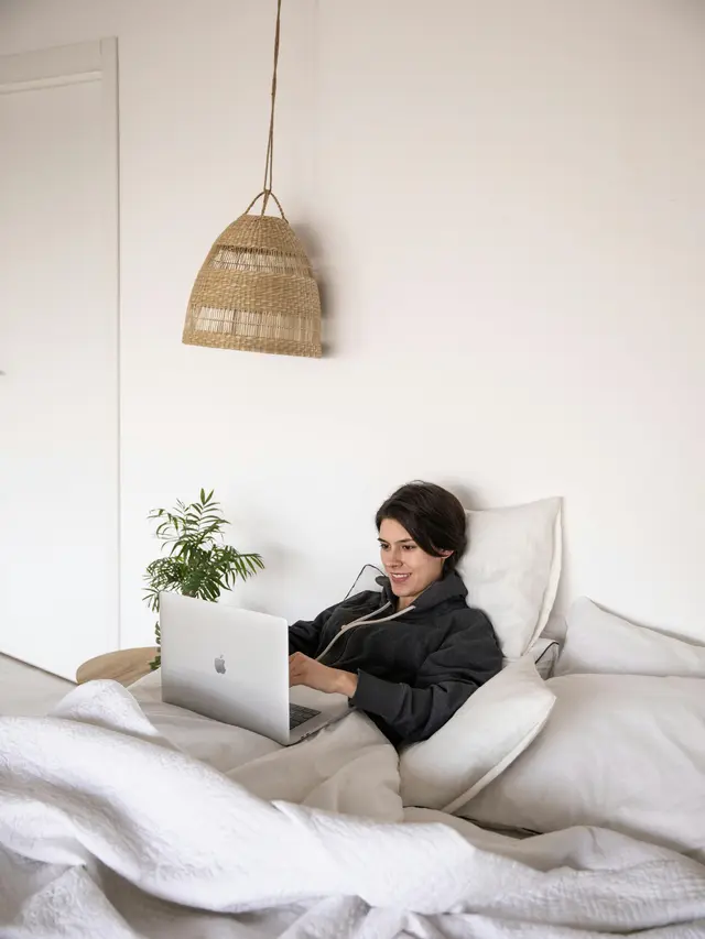 Menonton Film atau Series