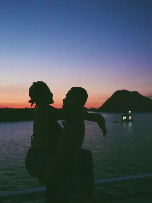 7 Momen Liburan Awkarin dan Sabian Tama di Labuan Bajo Ini Curi Perhatian