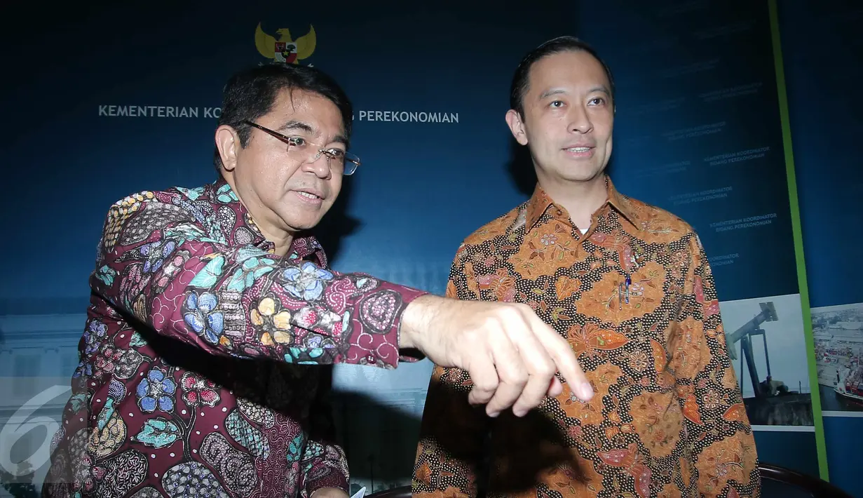 Mendag Thomas Lembong (kanan) dan Kepala BKPM Franky Sibarani memberikan keterangan pers usai rapat kebijakan paket ekonomi tiga di Jakarta, Jumat (2/9/2015). Rapat membahas desk khusus investasi tekstil dan sepatu. (Liputan6.com/Angga Yuniar)