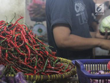 Sempat menginjak harga Rp 100.000 per kilogram (kg), saat ini harga cabai merah keriting terpantau sudah mengalami penurunan yang cukup signifikan di Pasar Malabar, Tangerang.