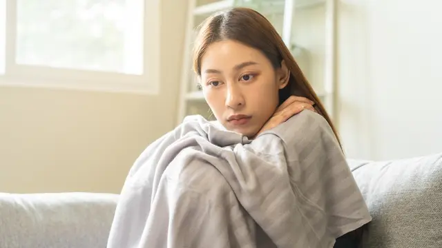 5 Zodiak yang Gampang Homesick Ketika di Perantauan