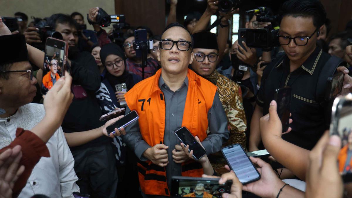Mantan Wamenaker Immanuel Ebenezer Divonis 4,5 Tahun, Denda Rp 200 Juta