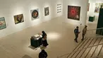 Suasana pameran gambar babad Diponegoro di Museum Jogja Galeri,  Jalan Pekapalan Yogyakarta,  Minggu (10/2). Sebanyak 51 Seniman mengikuti acara pameran ini yang menceritakan perang Jawa Pangeran Diponegoro melawan penjajah Belanda. (Liputan6.com/Gholib)