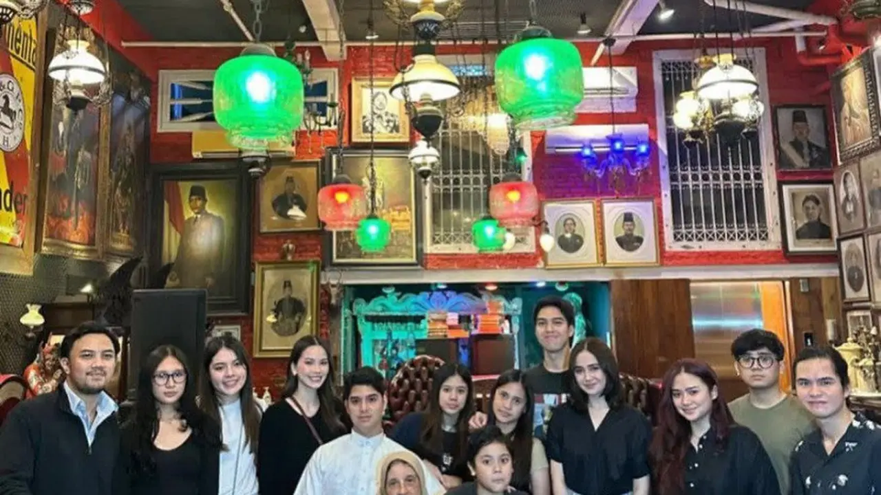 Gaya Kompak Serba Hitam Alyssa Daguise dan Syifa Hadju Saat Bukber Bareng Keluarga Kekasih