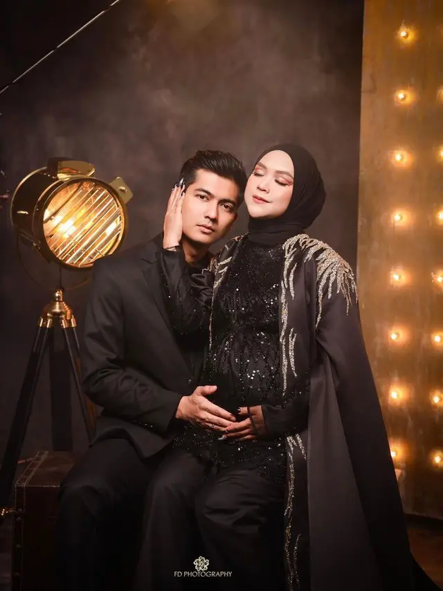 9 Gaya Maternity Shoot Ria Ricis dengan Ragam Tema, Pakai Kostum Peri Hutan-Baju Serba Hitam
