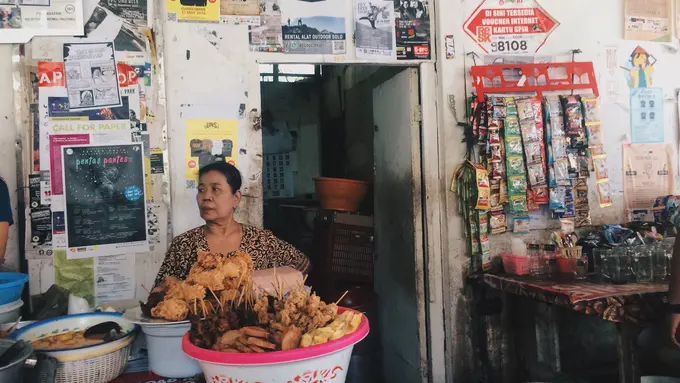 Pedagang Ini Kasih Makanan Gratis Buat Mahasiswa Tak Mampu